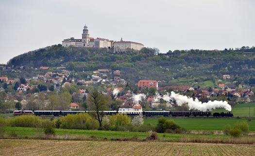 D MTZ20150418015