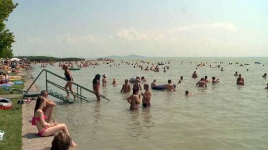 telthaz a balatonon