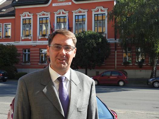 Hossz&uacute; Andr&aacute;s