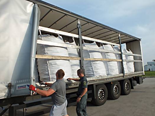 Jeloletlen krumplit szallito kamion