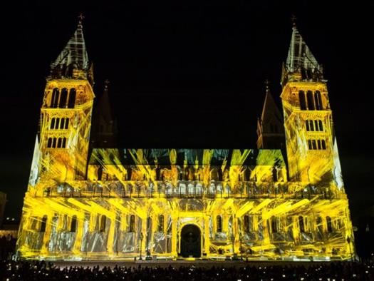 sajtofoto Zsolnay Light Art e1529076643611