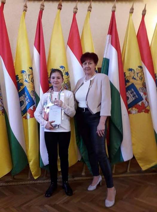 1. helyezett és felkészítője