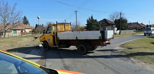 842573