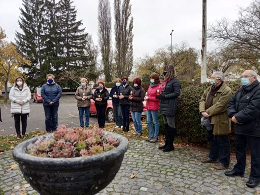 124630604 847584156068482 lead