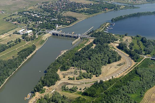 A kiskörei vízerőmű a hallépcsővel