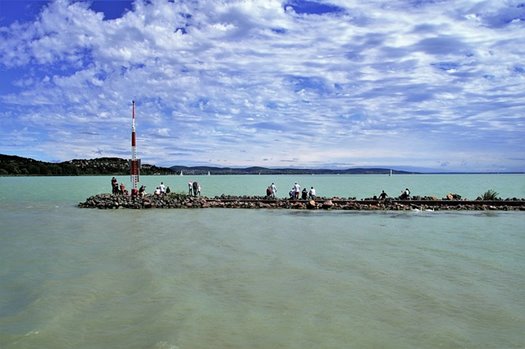 lake 1534529 640