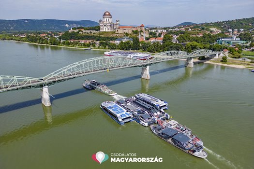 balatoni kompok katamaranok szallitasa csodalatosbalaton hajozas esztergom3
