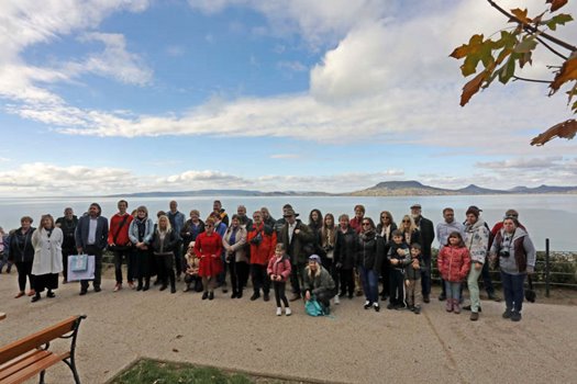 9120876flashmobfonyodmeszarosannarozsalikebalaton9