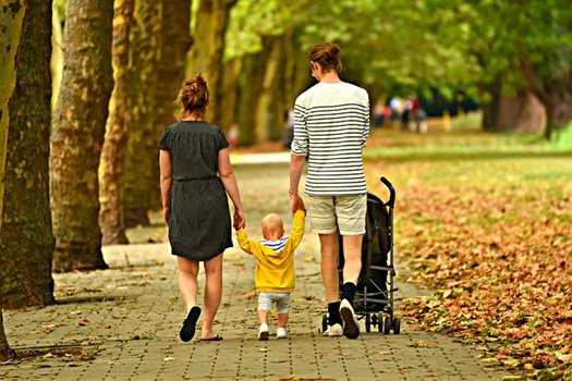 family 3602245 640