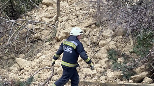 vis maior palyazatot nyujtott be az onkormanyzat a kemping utcai partfal decemberi karosodasanak helyreallitasahoz 0d0caec7 117128