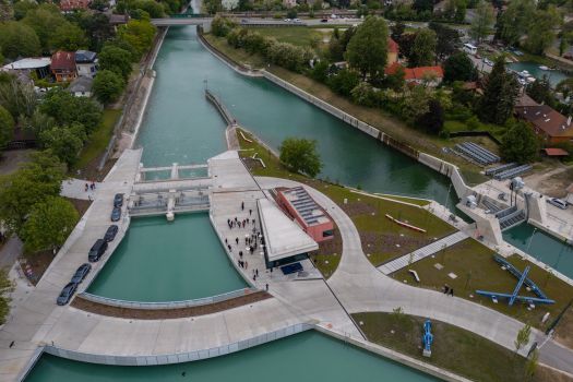 Siófok, 2024. április 23.A drónnal készült felvételen az újjáépített Sió-zsilip és a közösségi térré alakított, parkosított egykori üzemi területe az átadás napján, 2024. április 23-án.MTI/Vasvári Tamás