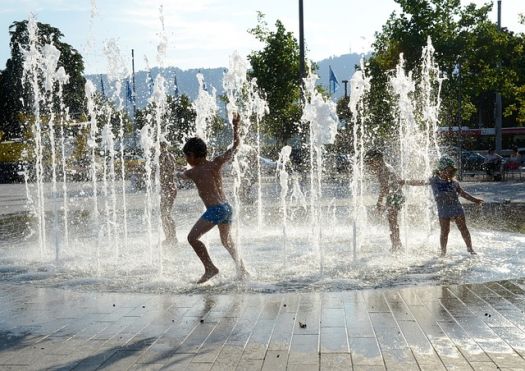 children playing 2213748 640