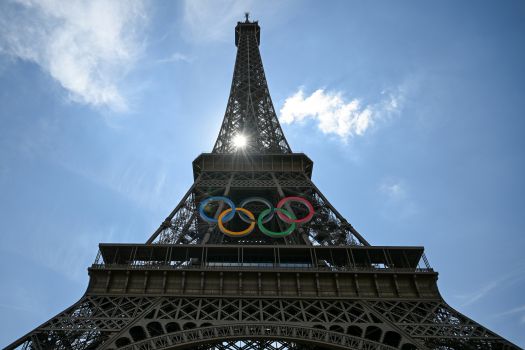 Párizs, 2024. július 18.Az olimpiai ötkarikával feldíszített Eiffel-torony Párizsban 2024. július 18-án. A 2024-es olimpiát július 26. és augusztus 11. között rendezik a francia fõvárosban..MTI/Illyés Tibor