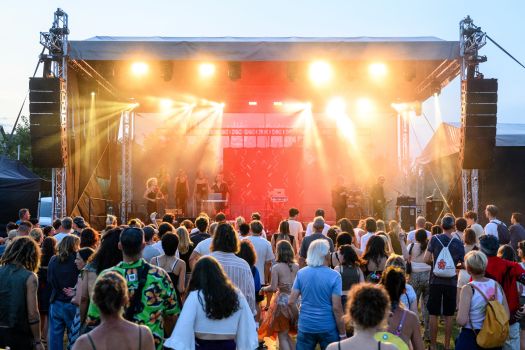 Taliándörögd, 2024. július 19.Az Anima Sound System együttes koncertje a 33. Mûvészetek Völgye összmûvészeti fesztiválon Taliándörögdön a megnyitó napján, 2024. július 19-én.MTI/Vasvári Tamás