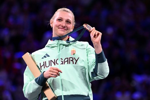 Párizs, 2024. július 27.A bronzérmes Muhari Eszter a nõi párbajtõr egyéni versenyének eredményhirdetésén a 2024-es párizsi nyári olimpián a Grand Palais kiállítócsarnokban 2024. július 27-én.MTI/Illyés Tibor