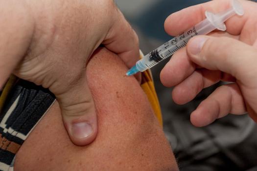 flu shot 1719334 640