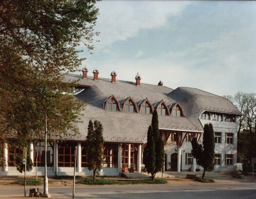 Gimnzium front