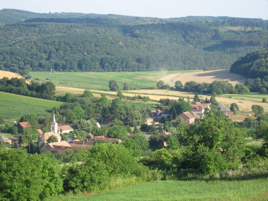 Szagy latkepe a temeto feletti dombrol 2007 julius
