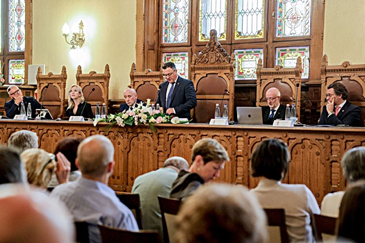 Kép 2. Dr. Nyári Roland mb. főügyész