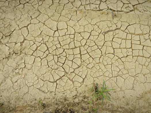 wall with cracked cracked surface