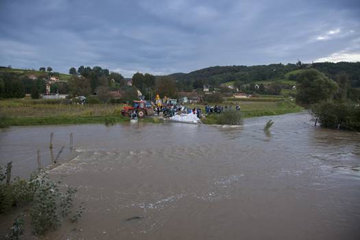 D VG20140915040